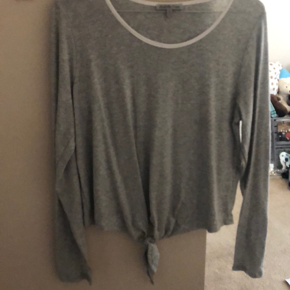 Gray cropped shirt